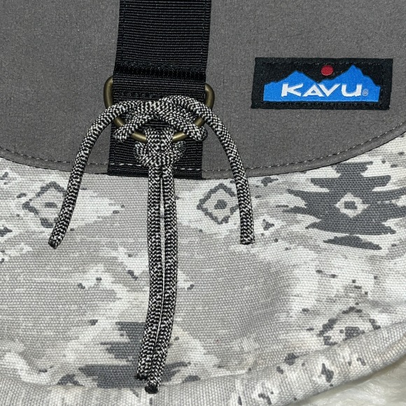 KAVU Crossbody Bag Gray Black Canvas Aztec Print Adjustable Strap - Picture 3 of 16